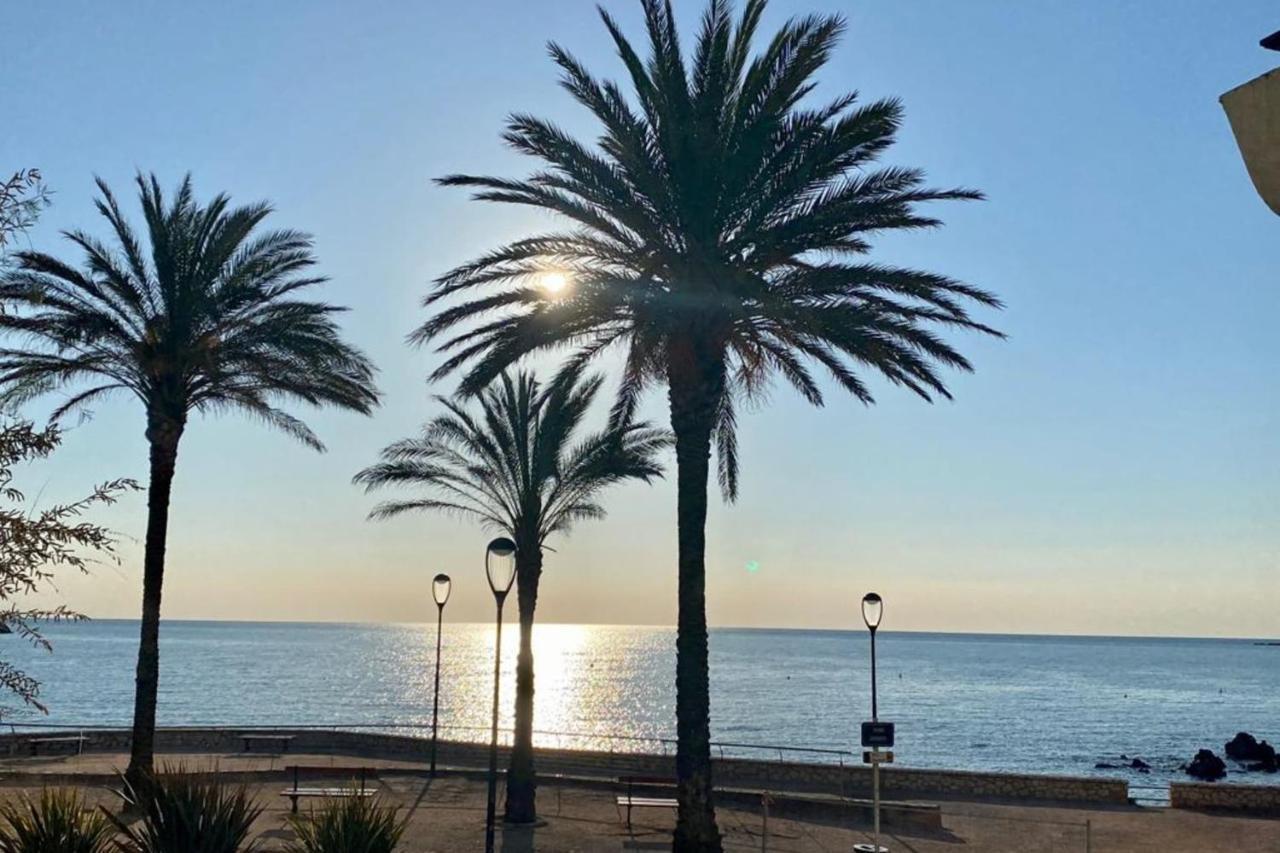 Fully Equipped Beachfront Studio In The Heart Of The City Center Bd Leclerc Antibes Exteriör bild