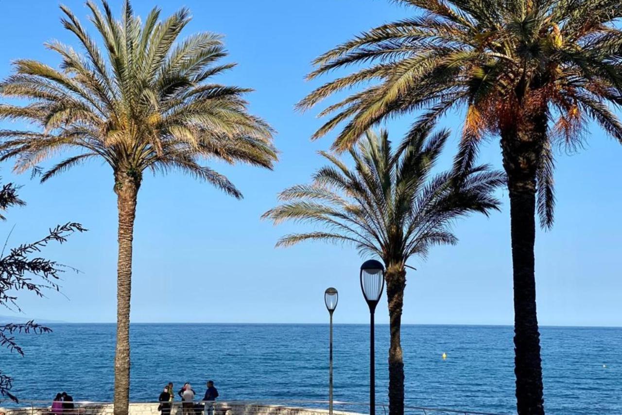 Fully Equipped Beachfront Studio In The Heart Of The City Center Bd Leclerc Antibes Exteriör bild