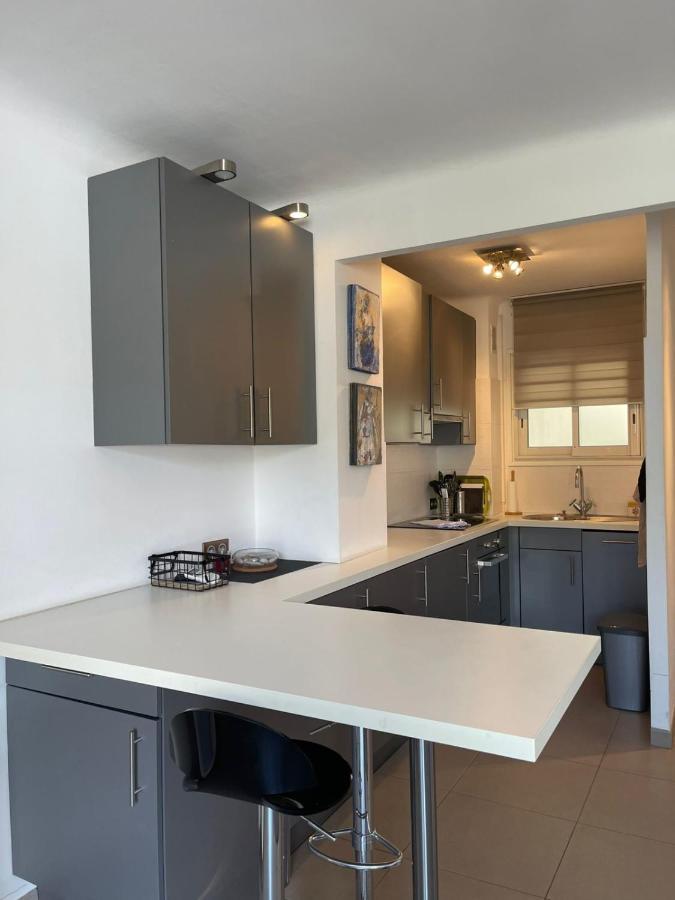 Fully Equipped Beachfront Studio In The Heart Of The City Center Bd Leclerc Antibes Exteriör bild