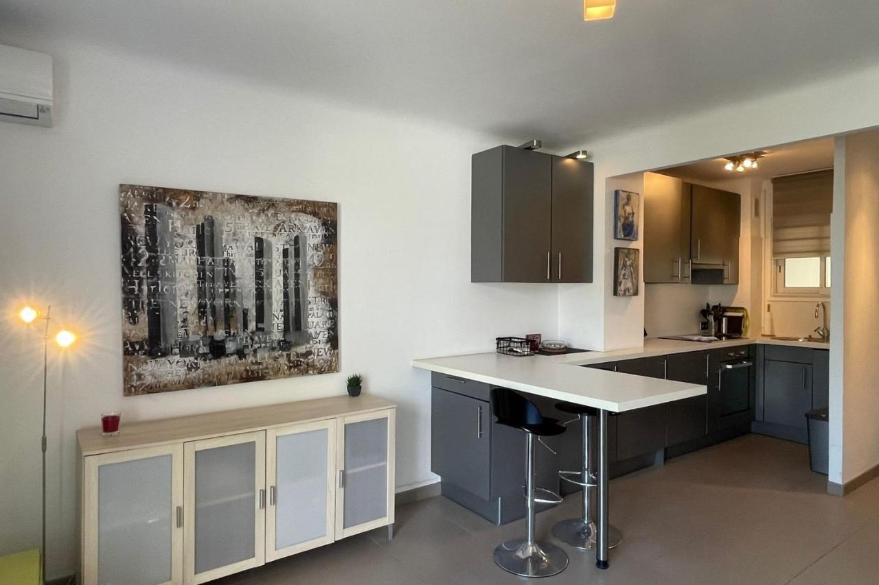 Fully Equipped Beachfront Studio In The Heart Of The City Center Bd Leclerc Antibes Exteriör bild